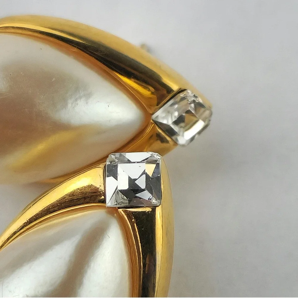 Vintage Richelieu Faux‎ Pearl Teardrop Stud Earrings Gold Tone Rhinestone
